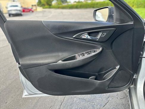 Used 2022 Chevrolet Malibu LT FWD image 16