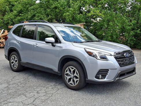 Certified 2023 Subaru Forester Premium AWD/4WD image 3