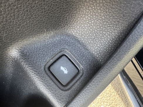 Used 2018 Honda Accord Touring image 12