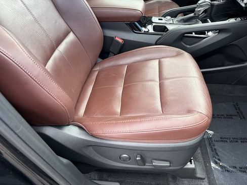 Used 2024 Kia Telluride EX w/ EX Captain's Chair Package FWD image 10