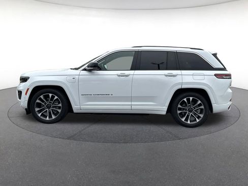 Used 2022 Jeep Grand Cherokee Overland w/ Advanced Protech Group III AWD/4WD image 2