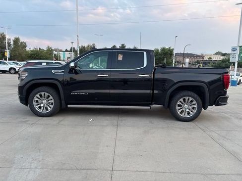 Used 2023 GMC Sierra 1500 Denali w/ Technology Package AWD/4WD image 8