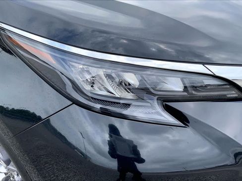 Used 2024 Toyota Sienna LE FWD image 27