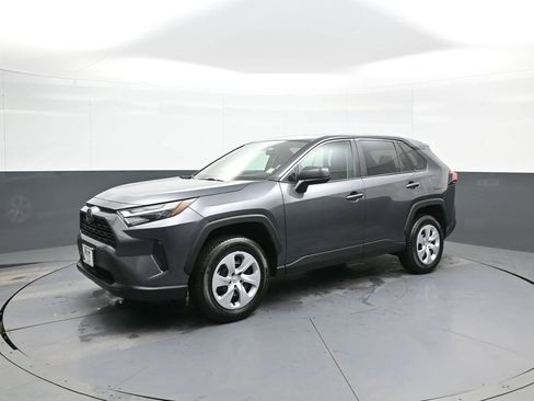 Used 2025 Toyota RAV4 LE image 10