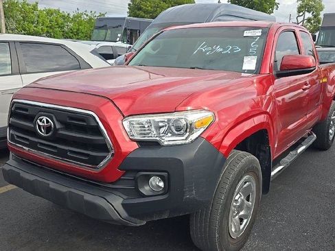 Used 2017 Toyota Tacoma SR5 RWD image 2
