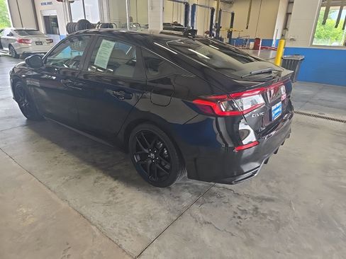 Used 2023 Honda Civic Sport image 5