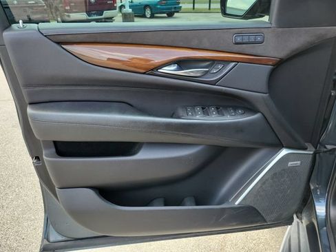 Used 2020 Cadillac Escalade Luxury AWD/4WD image 24