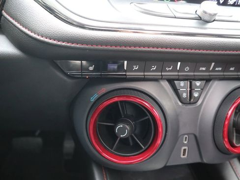 Used 2019 Chevrolet Blazer RS w/ Sun and Wheels Package image 18