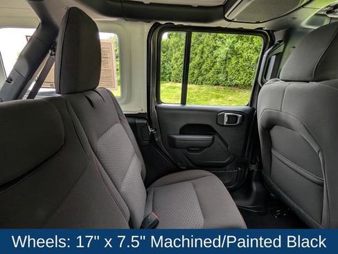 Used 2023 Jeep Wrangler Unlimited Rubicon w/ Cold Weather Group AWD/4WD image 31