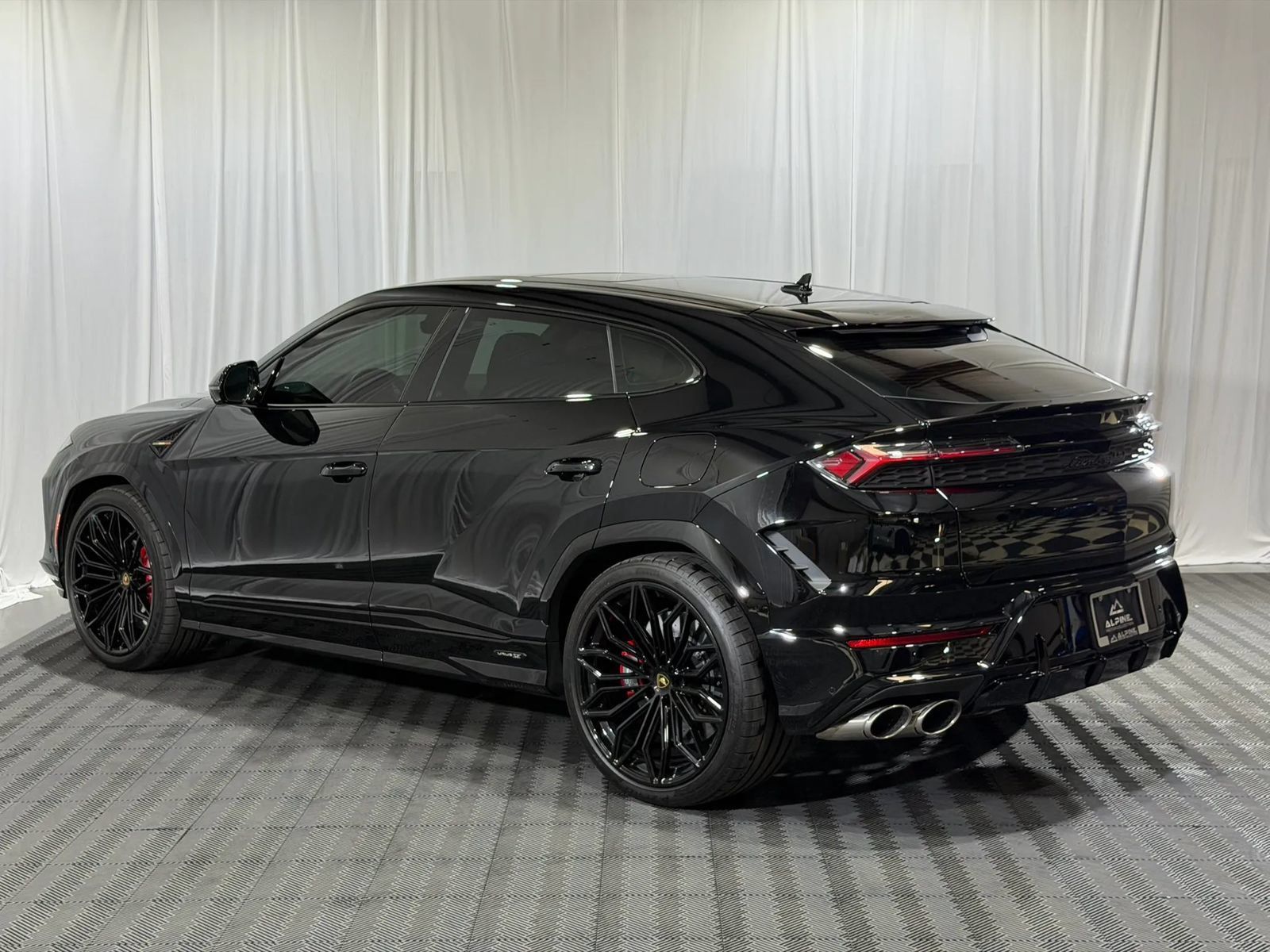 Used 2025 Lamborghini Urus SE AWD/4WD image 7