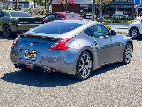 Used 2016 Nissan 370Z Coupe RWD image 4