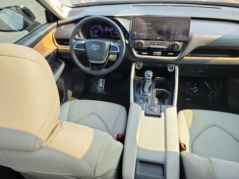 Certified 2025 Toyota Grand Highlander AWD Hybrid image 17