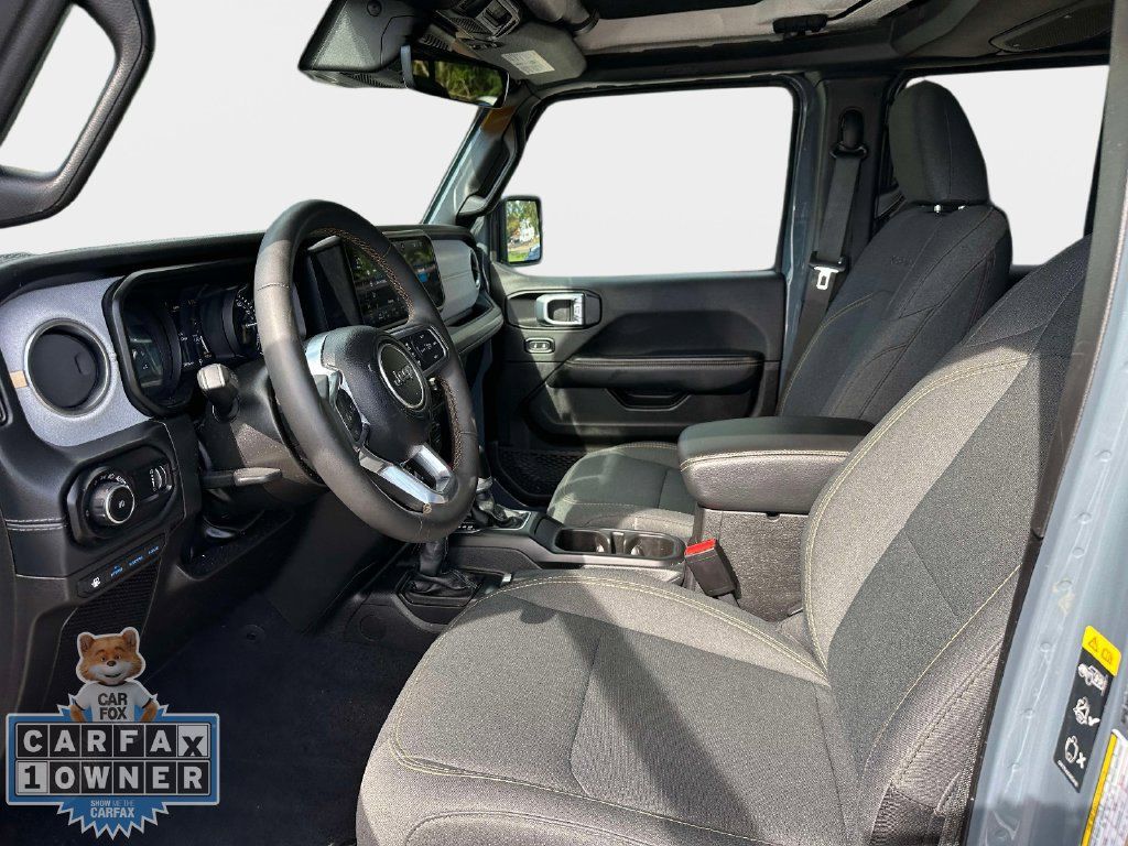 Used 2024 Jeep Wrangler Unlimited Sahara w/ Technology Group AWD/4WD image 18