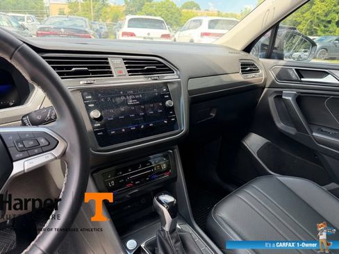 Used 2023 Volkswagen Tiguan SE w/ Panoramic Sunroof Package FWD image 16