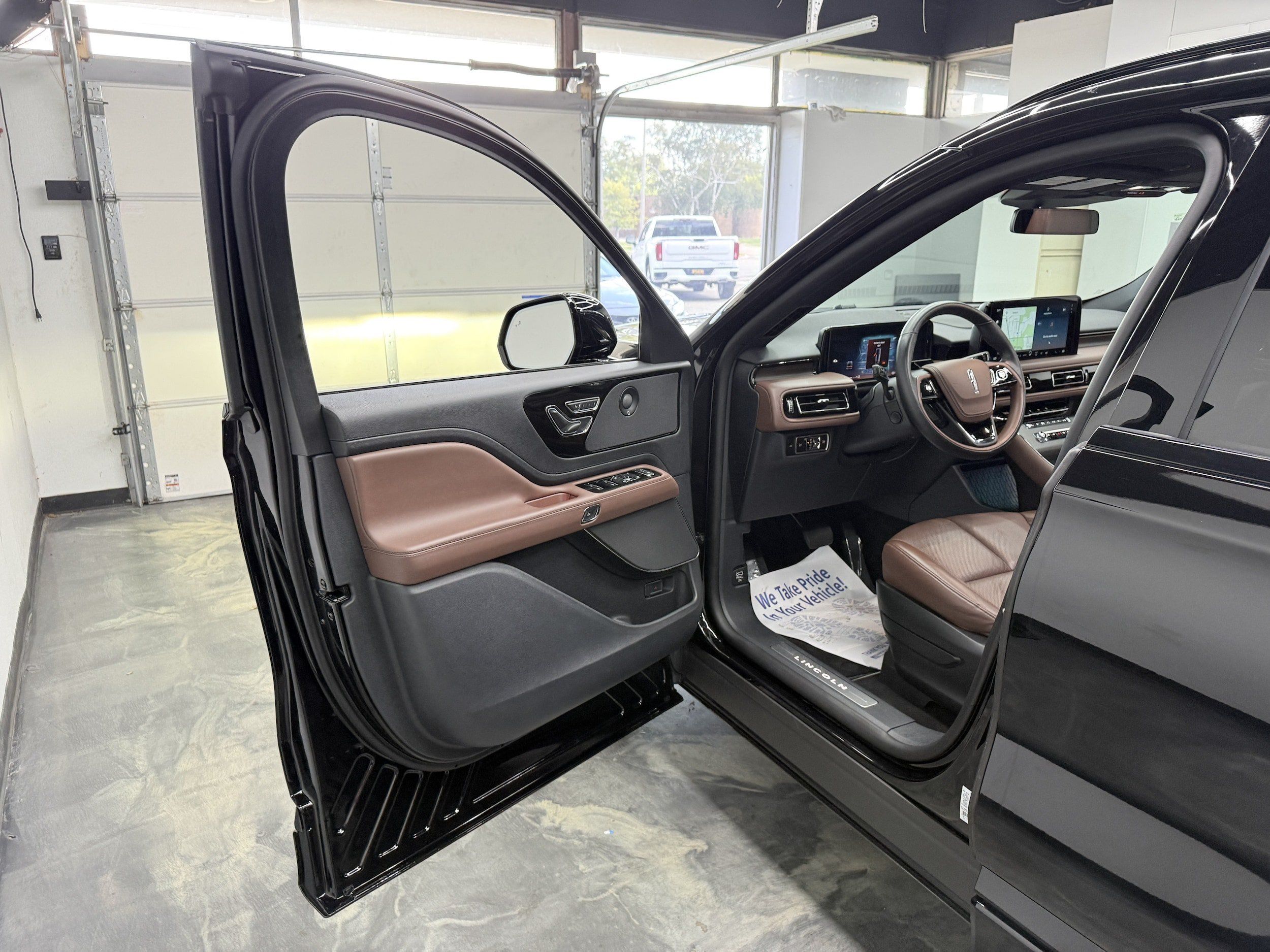 Used 2025 Lincoln Aviator Reserve w/ Equipment Group 201A AWD/4WD image 8