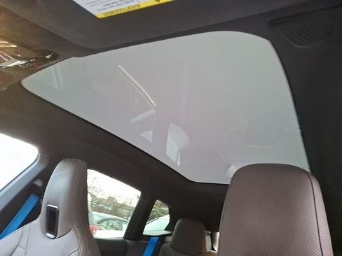 Used 2022 BMW iX xDrive50 w/ Premium Package image 10