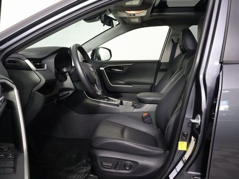 Used 2020 Toyota RAV4 Limited image 10