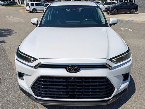 Used 2024 Toyota Grand Highlander FWD image 4