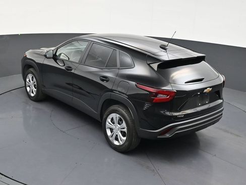 Used 2025 Chevrolet Trax LS image 15