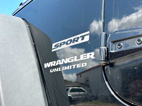 Used 2017 Jeep Wrangler Unlimited Sport w/ Quick Order Package 24S AWD/4WD image 15