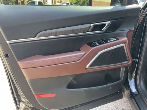 Used 2024 Kia Telluride EX w/ EX Captain's Chair Package FWD image 5