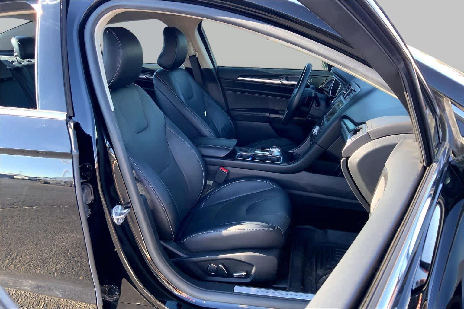 Used 2018 Ford Fusion Titanium AWD/4WD image 9