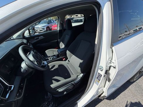 Used 2025 Kia Sportage LX image 36