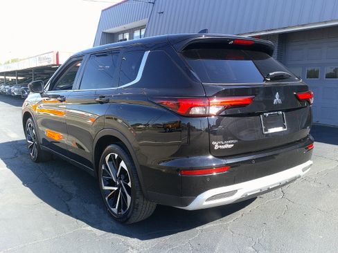 Used 2024 Mitsubishi Outlander SE image 4