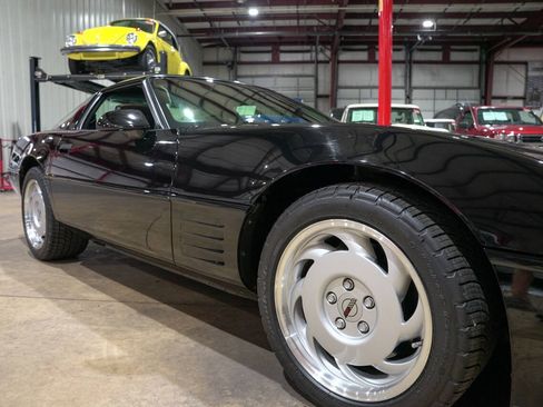 Used 1991 Chevrolet Corvette Coupe RWD image 29