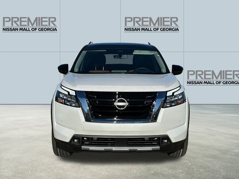 New 2025 Nissan Pathfinder Platinum image 2