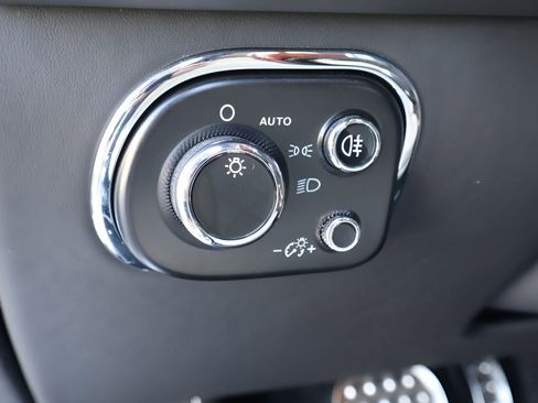 Used 2016 Bentley Mulsanne image 24