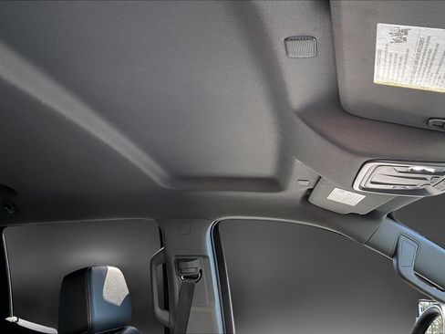 Used 2025 GMC Sierra 1500 SLT image 28