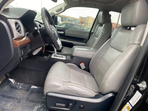 Used 2018 Toyota Tundra Limited w/ Limited Premium Package AWD/4WD image 9