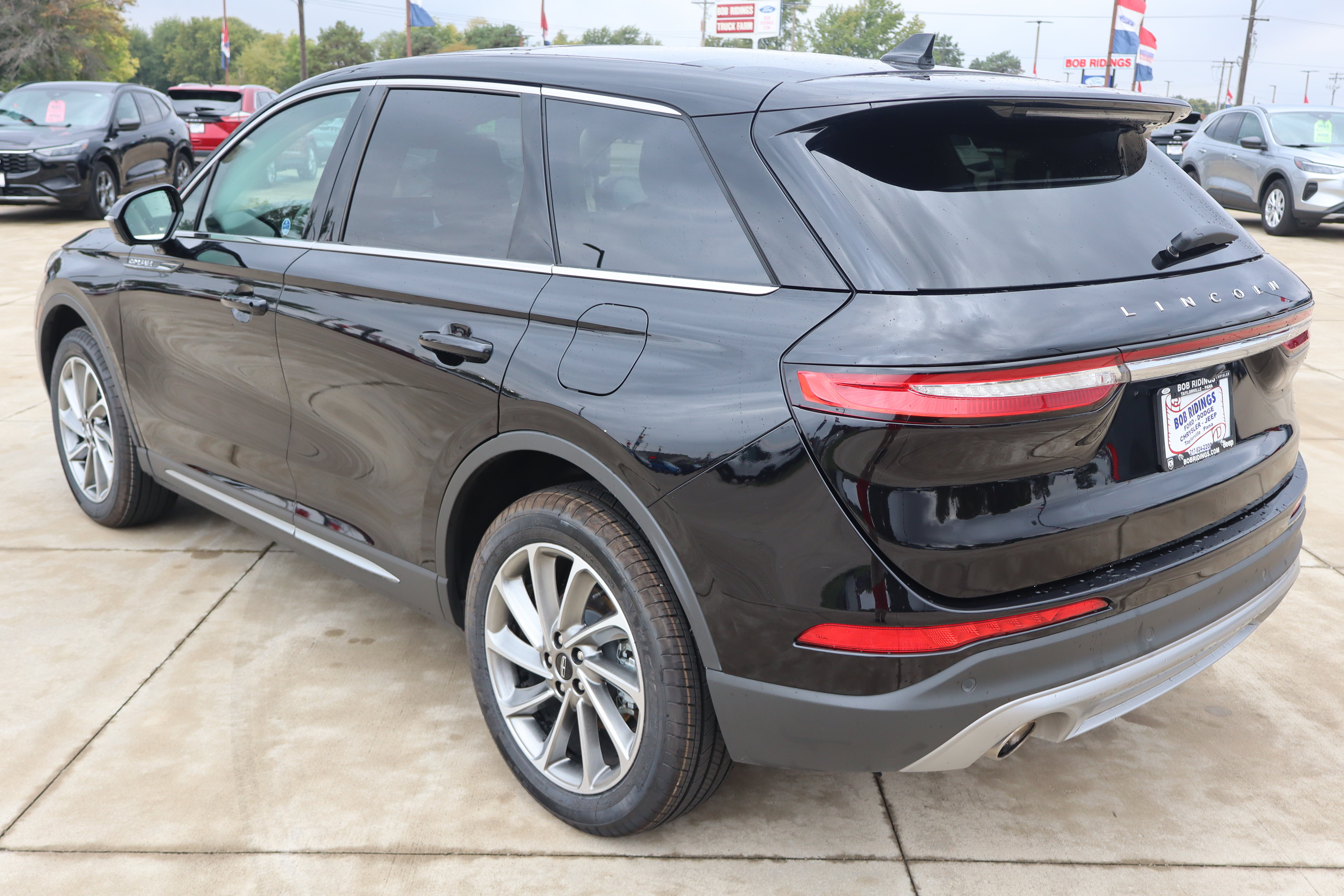 Used 2024 Lincoln Corsair AWD w/ Equipment Group 101A image 7