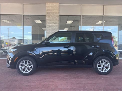 Used 2023 Kia Soul LX w/ Option Group 015 FWD image 5