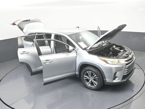Used 2019 Toyota Highlander LE FWD image 68