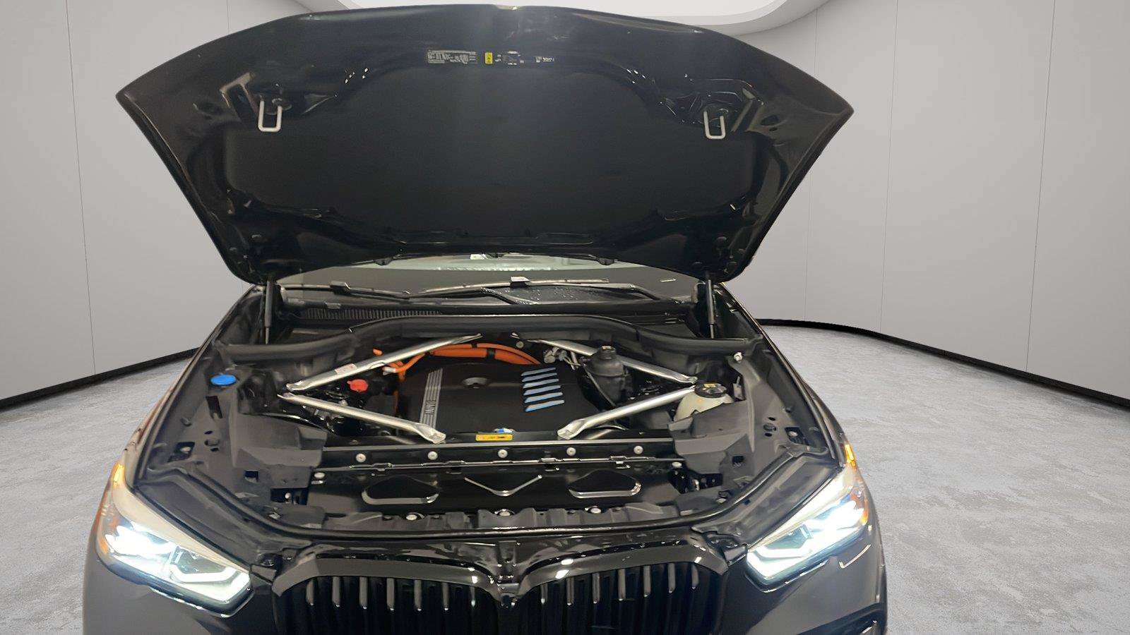 Used 2022 BMW X5 xDrive45e w/ M Sport Package AWD/4WD image 9