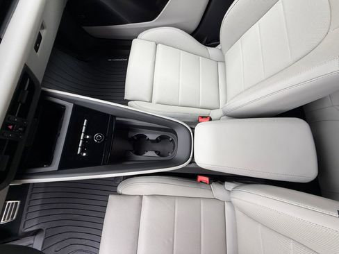 New 2025 Porsche Macan 4S Electric image 18