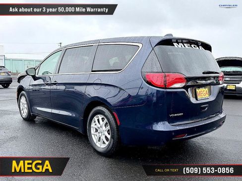 Used 2020 Chrysler Voyager LX image 8