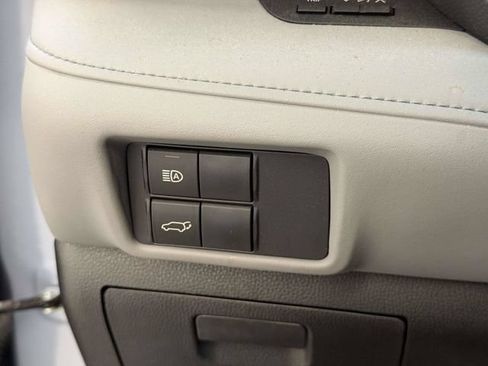 Used 2022 Toyota Highlander XLE AWD/4WD image 21