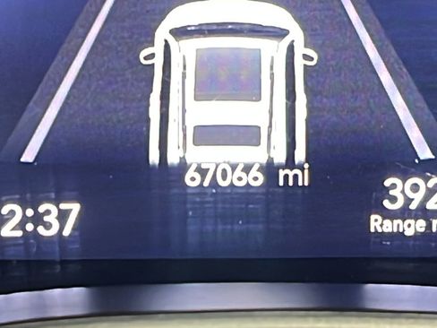 Used 2024 Chrysler Pacifica Touring-L FWD image 10