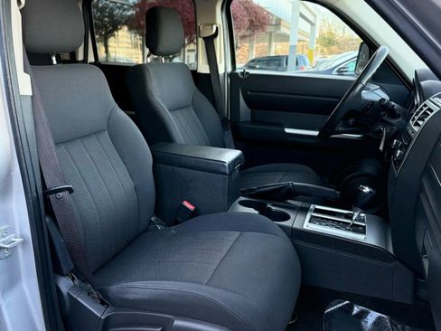 Used 2011 Dodge Nitro SXT image 32