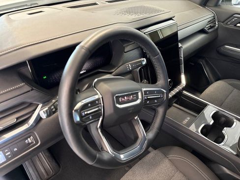 Used 2025 GMC Acadia Elevation image 17