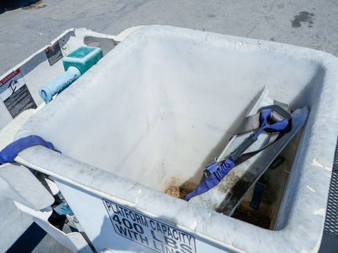 Used 2013 Ford F750 2WD Regular Cab Super Duty image 22