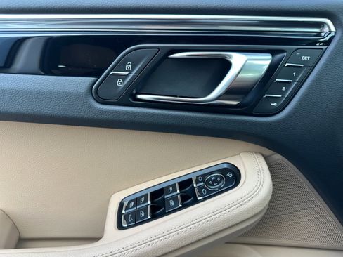 New 2026 Porsche Macan image 12