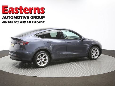 Used 2022 Tesla Model Y Long Range image 40