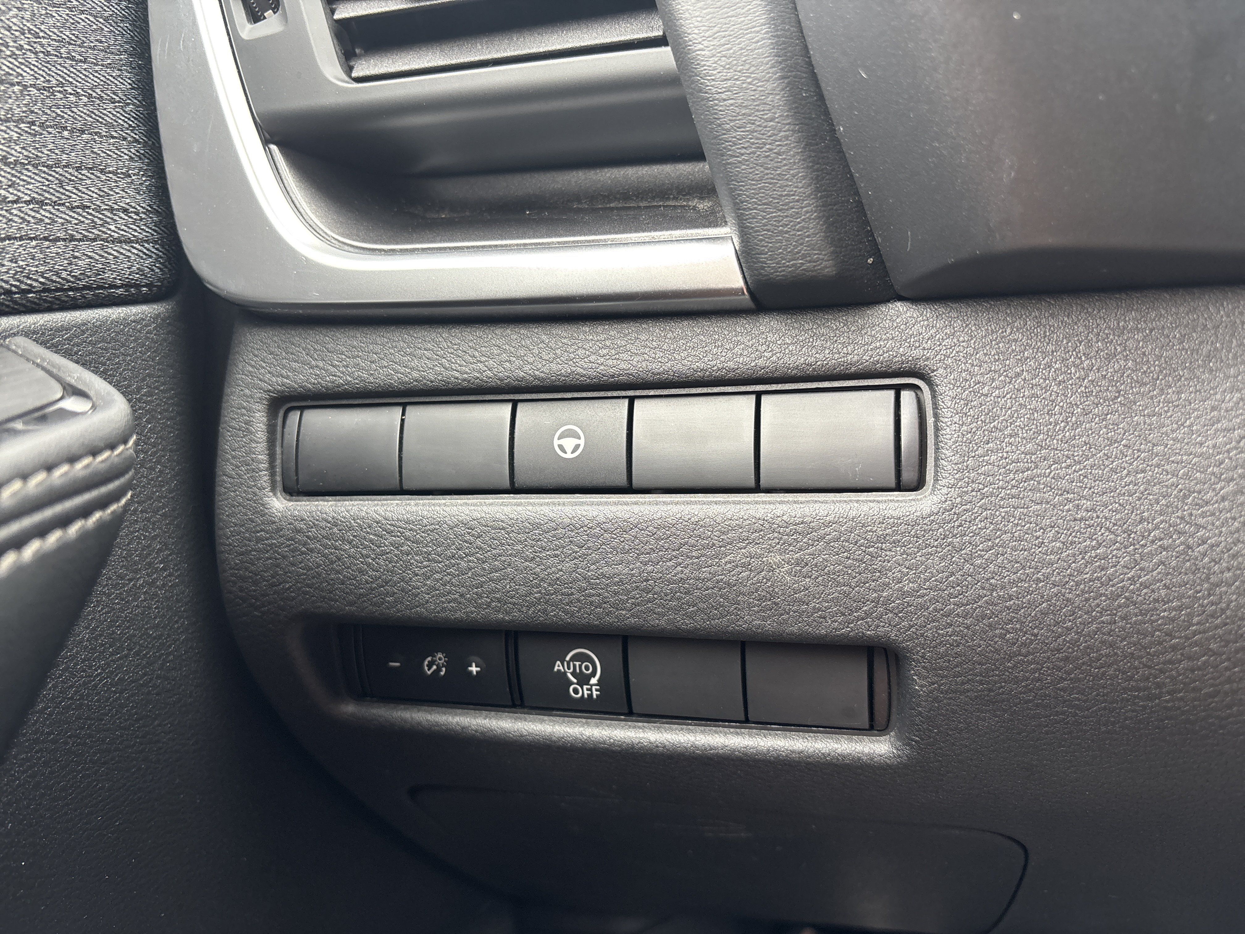 Used 2023 Nissan Rogue SV AWD/4WD image 30