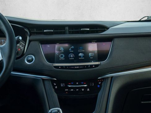 Used 2017 Cadillac XT5 Platinum AWD/4WD image 21