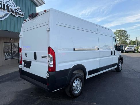 Used 2024 RAM ProMaster 2500 w/ Convenience Group FWD image 3