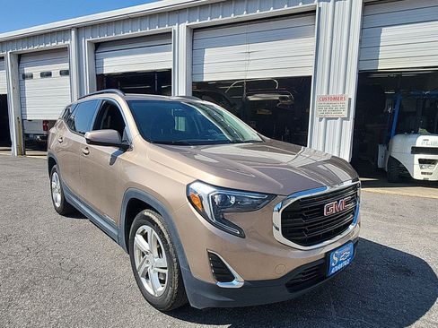 Used 2018 GMC Terrain SLE w/ Driver Convenience Package FWD image 7